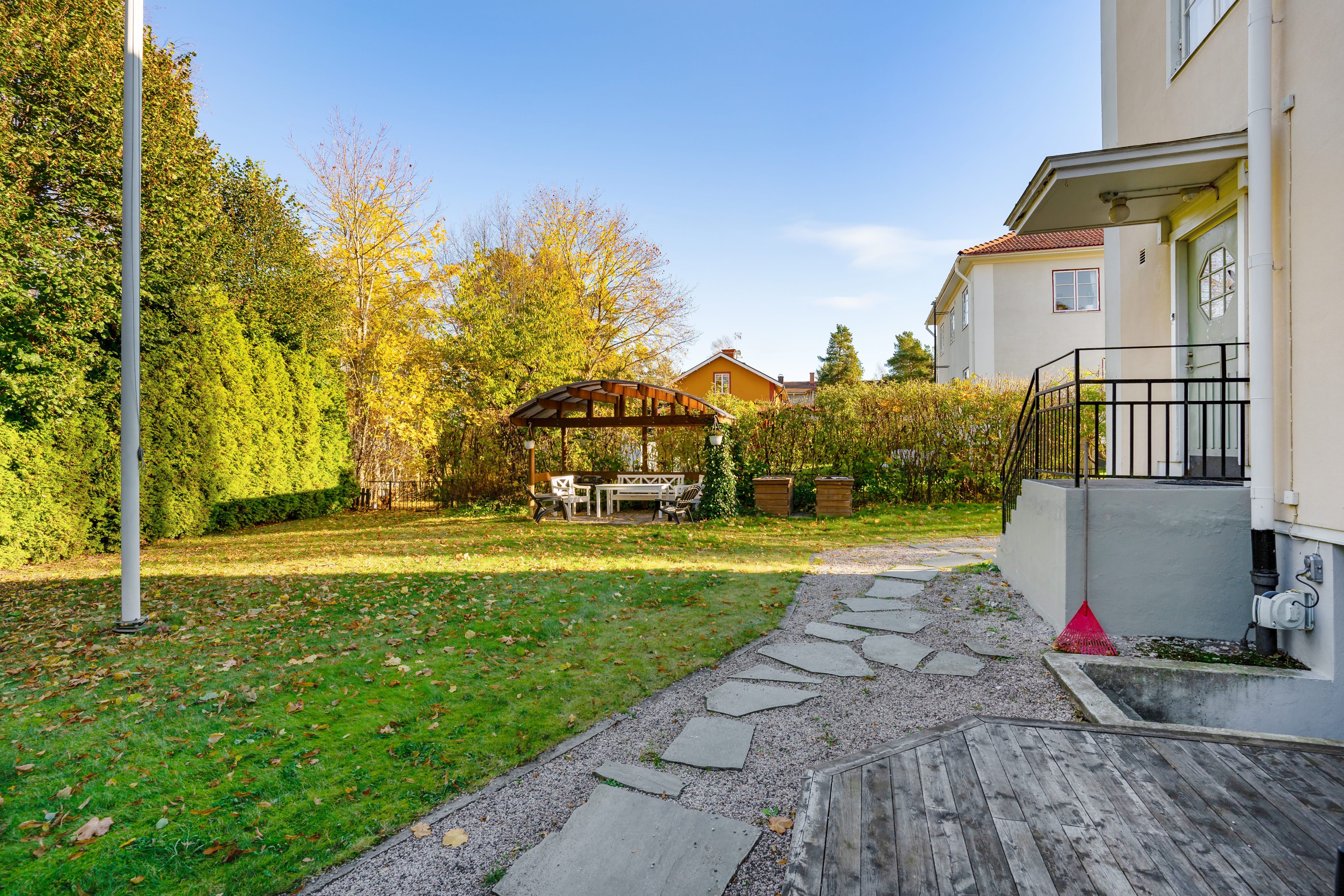 A house with trees in the background