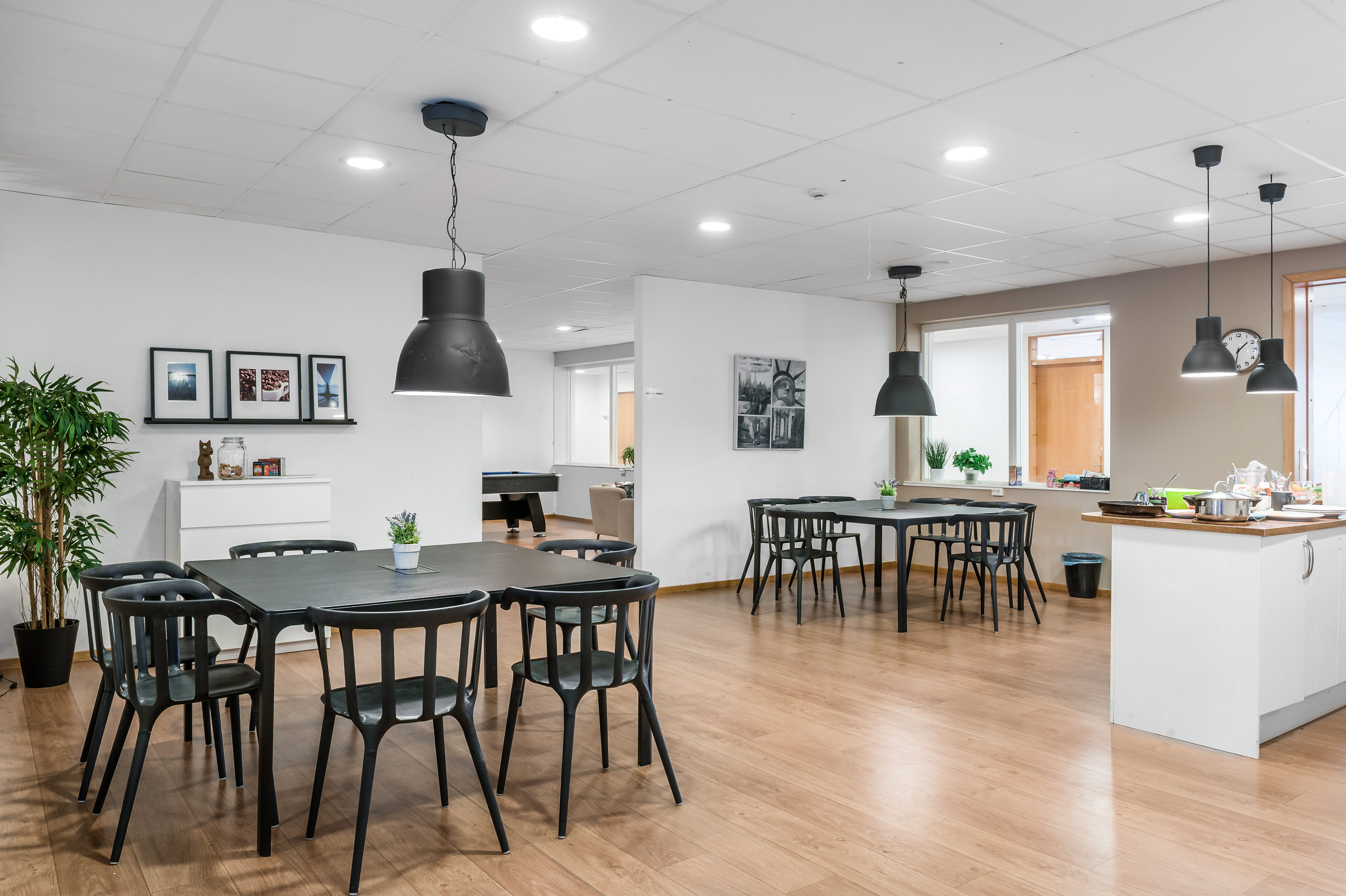 A kitchen with a dining room table
