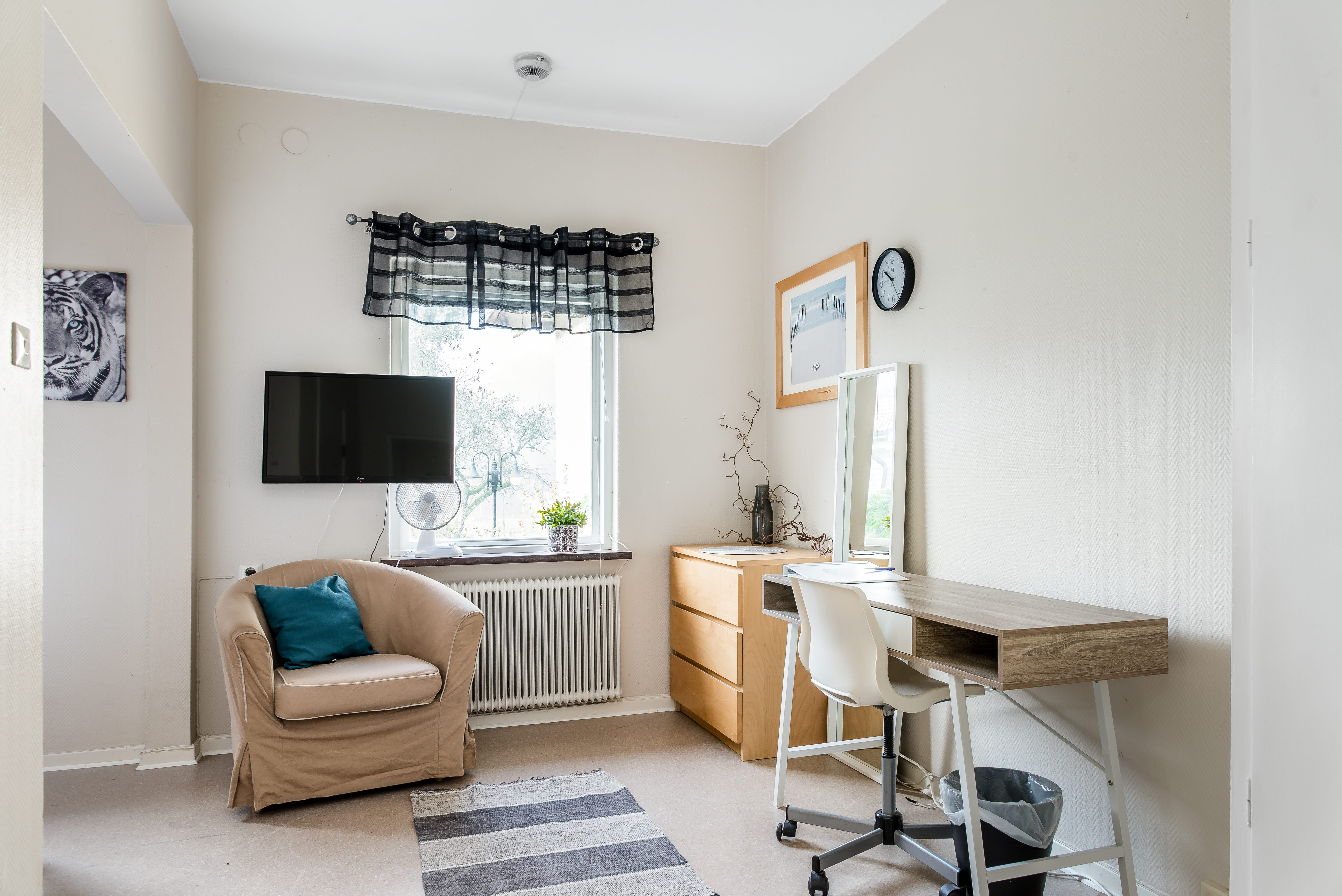 A view of a living room