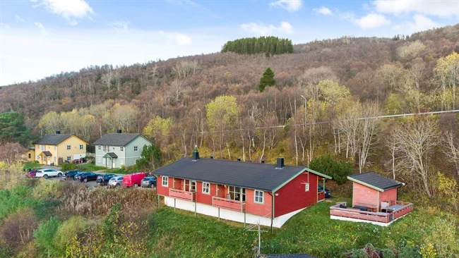 Utendørs bolig i Kvæfjord, HOT