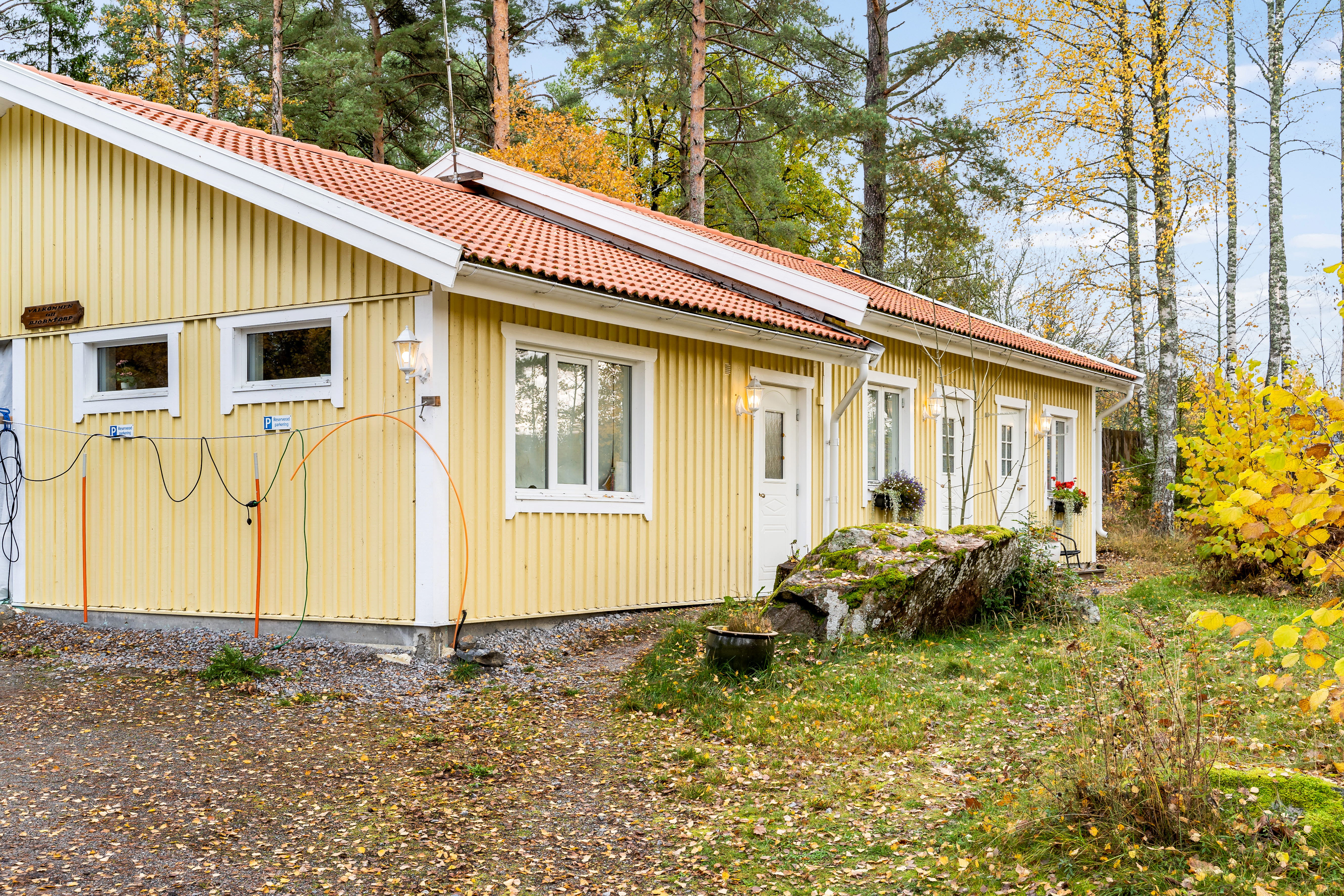 A house with trees in the background