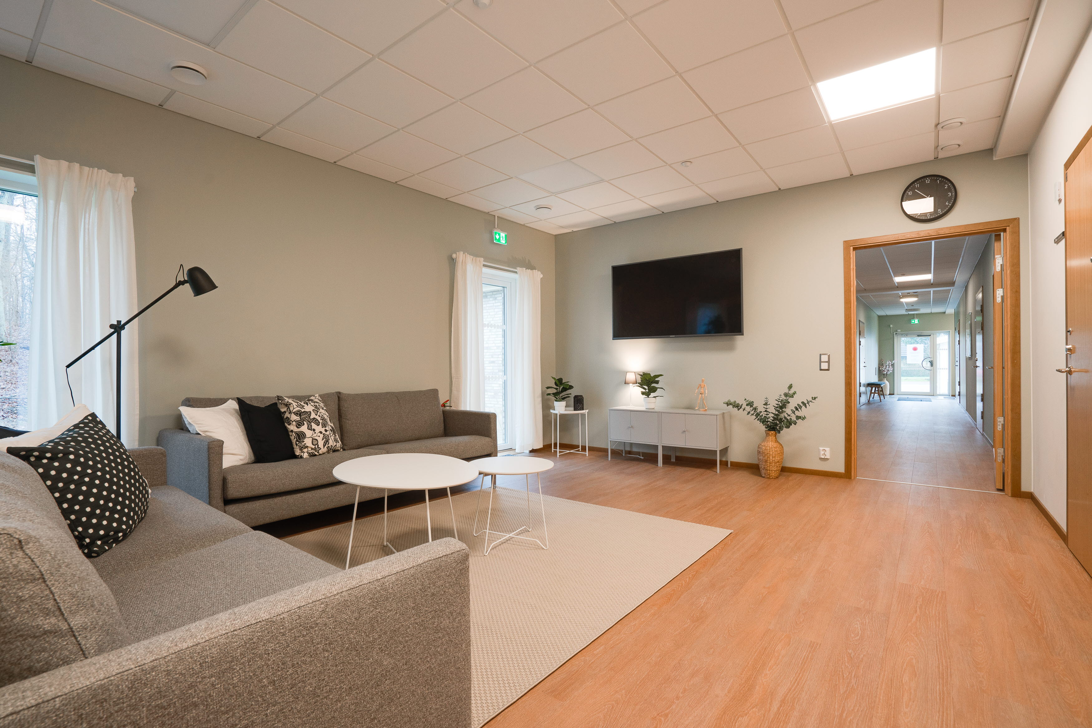 A living room filled with furniture and a flat screen tv