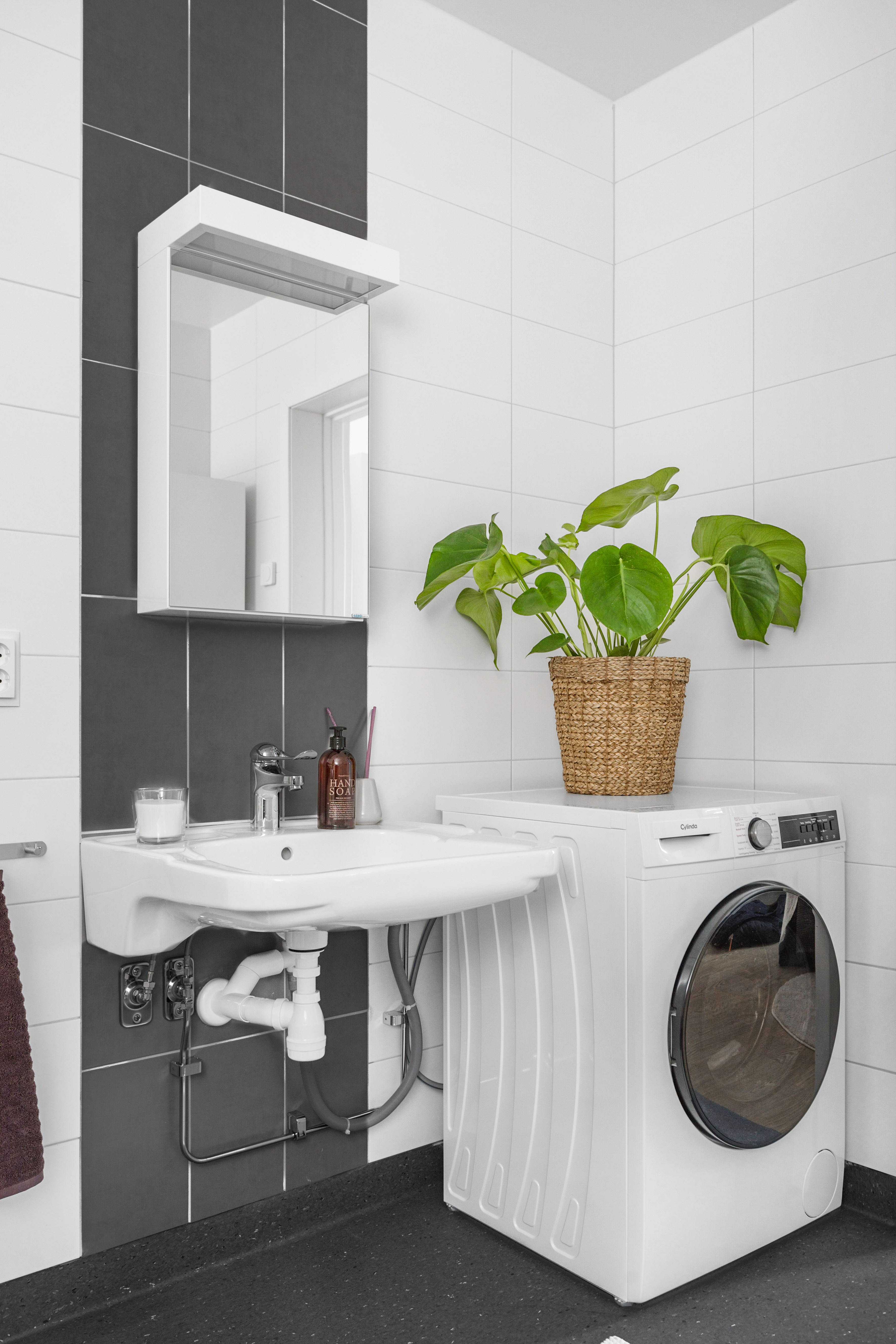 A room with a sink and a mirror