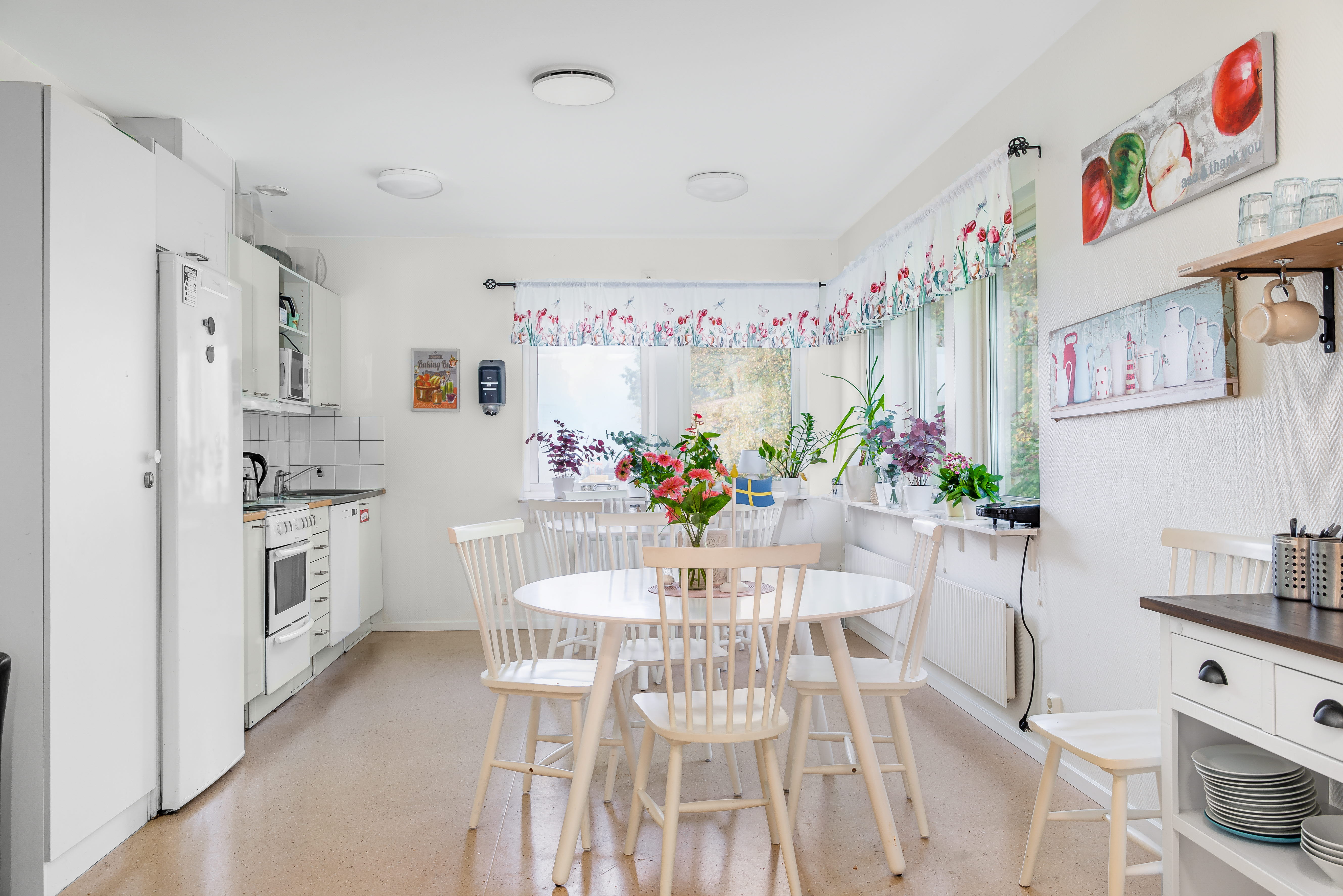 A kitchen with a dining room table