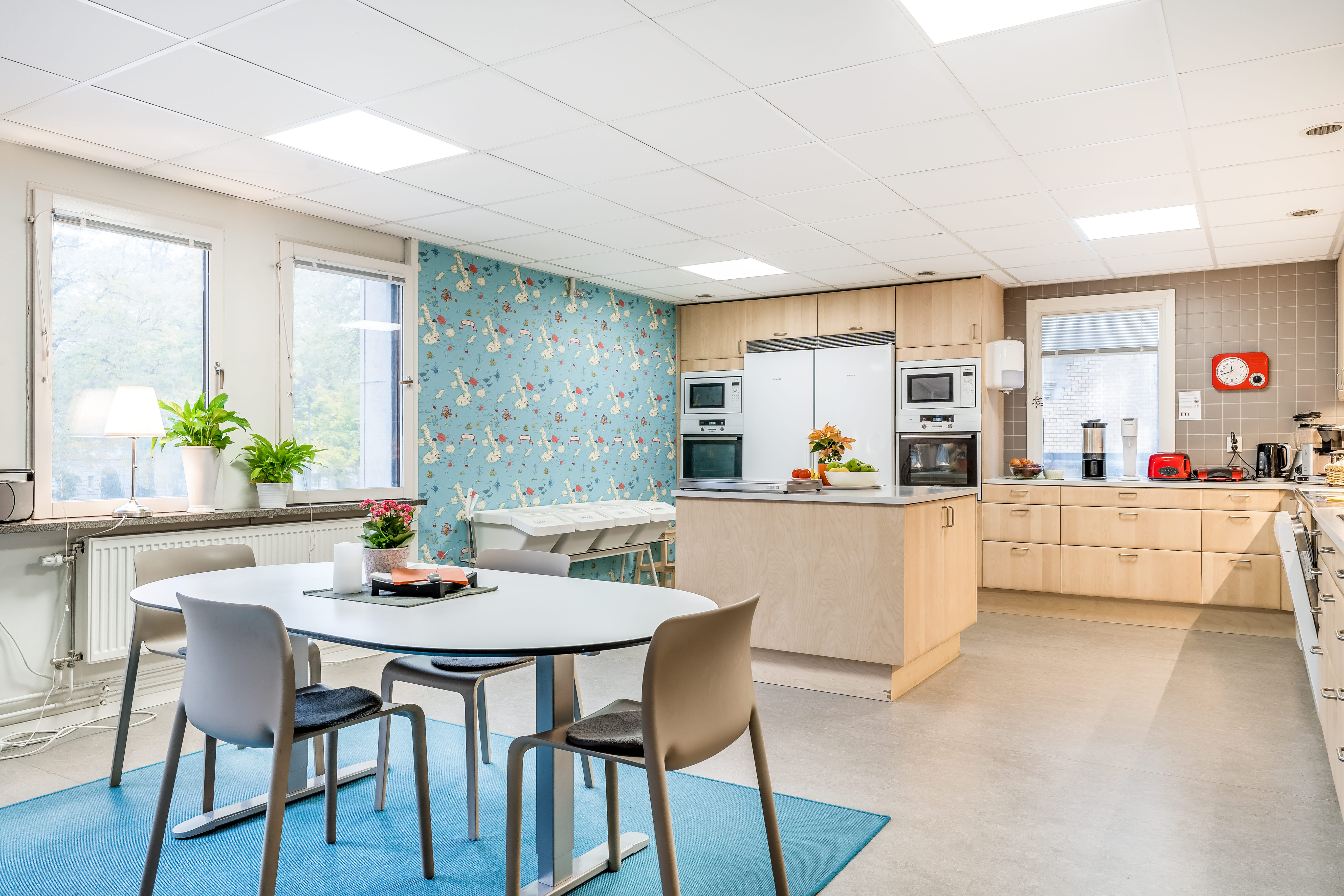 A kitchen with an island in the middle of a room