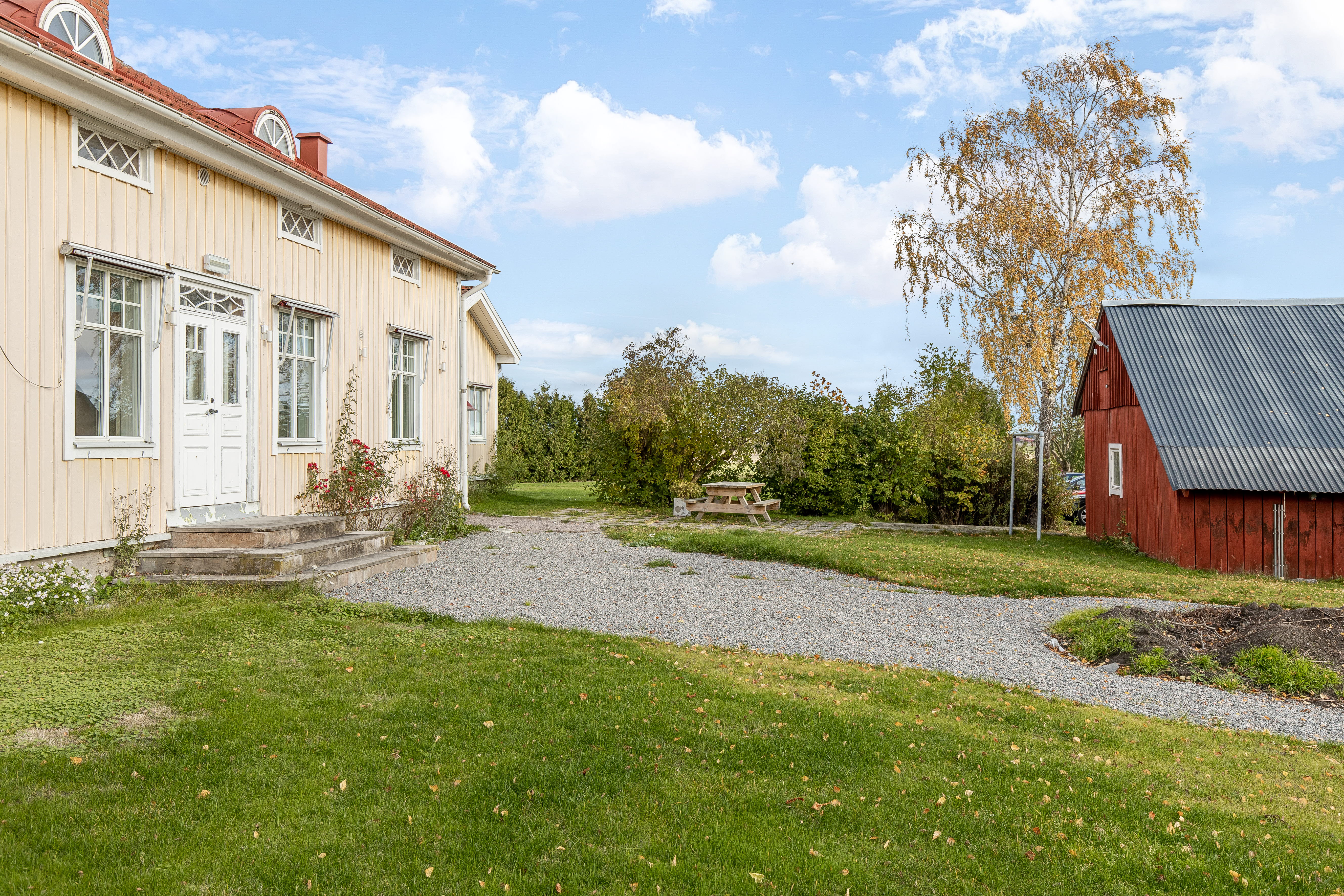 A large lawn in front of a house