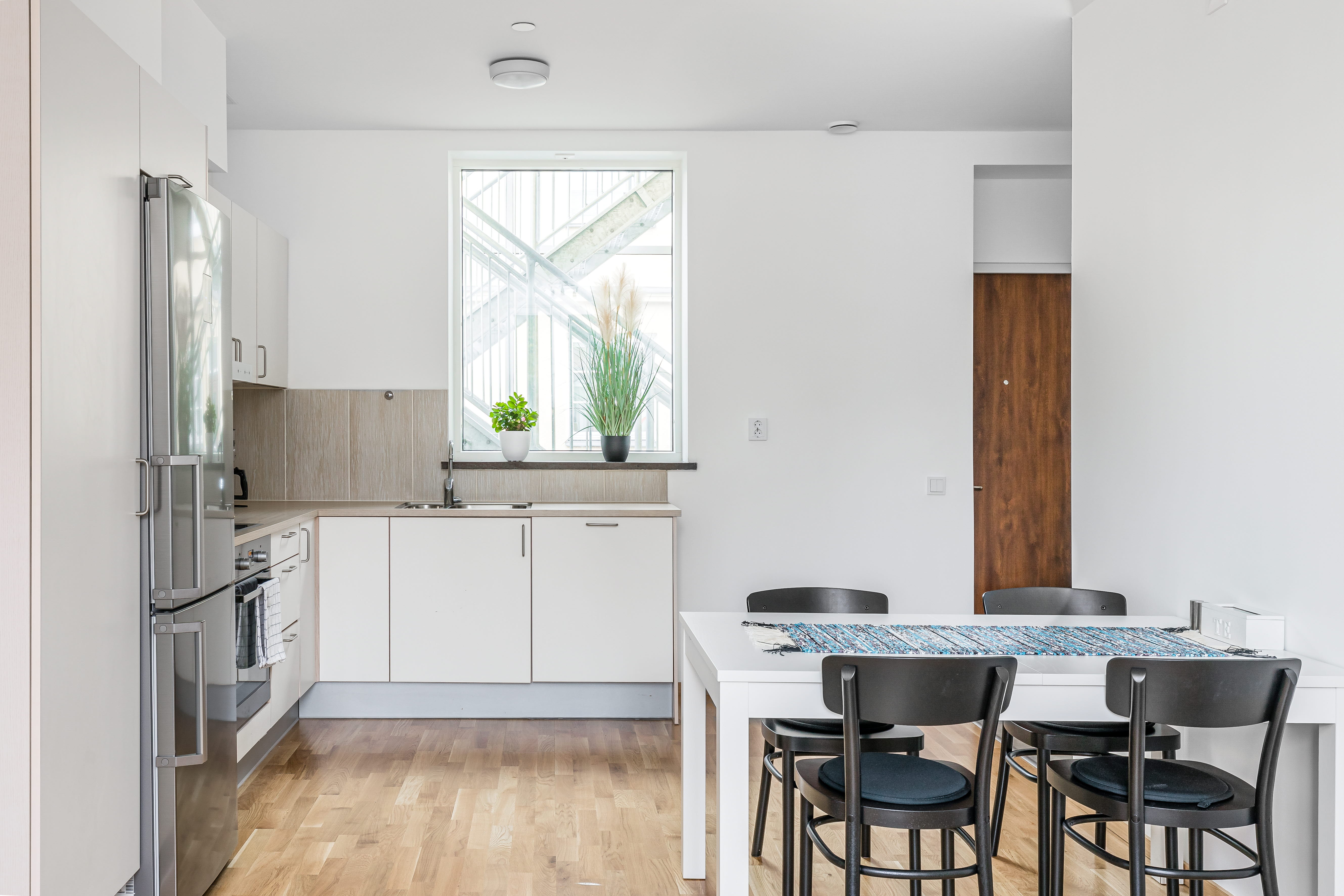 A kitchen with a dining room table