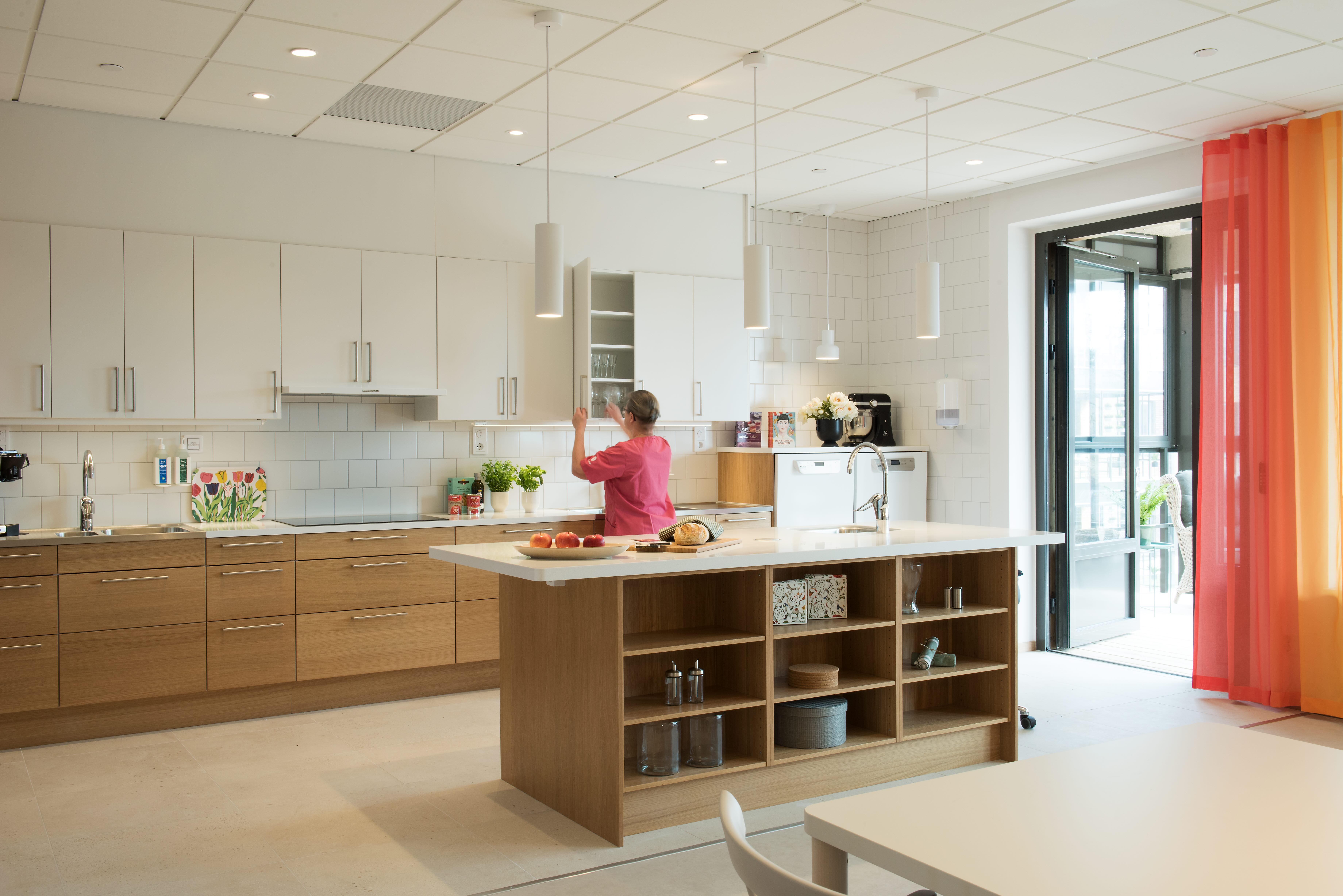 A kitchen with an island in the middle of a room