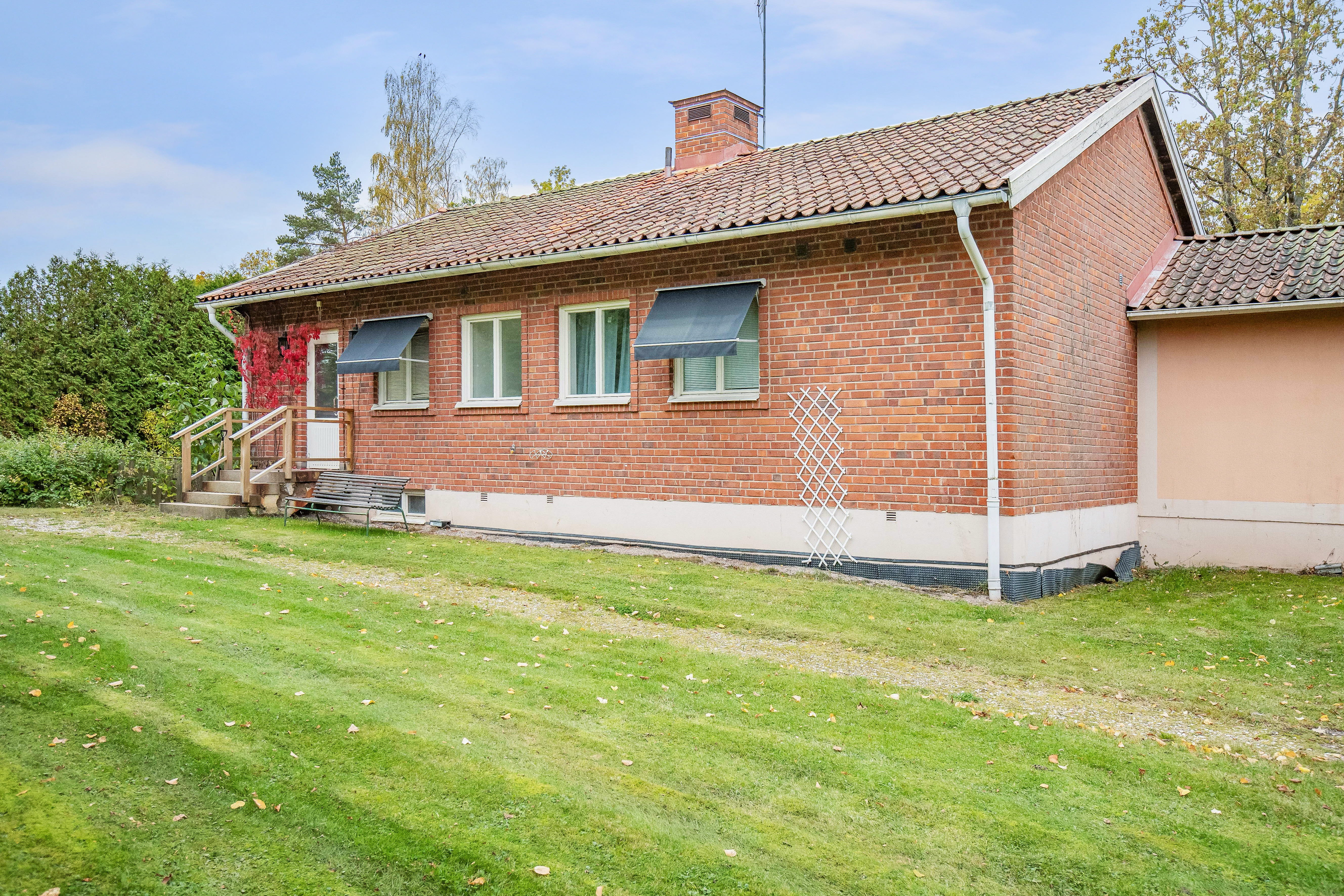A large lawn in front of a house