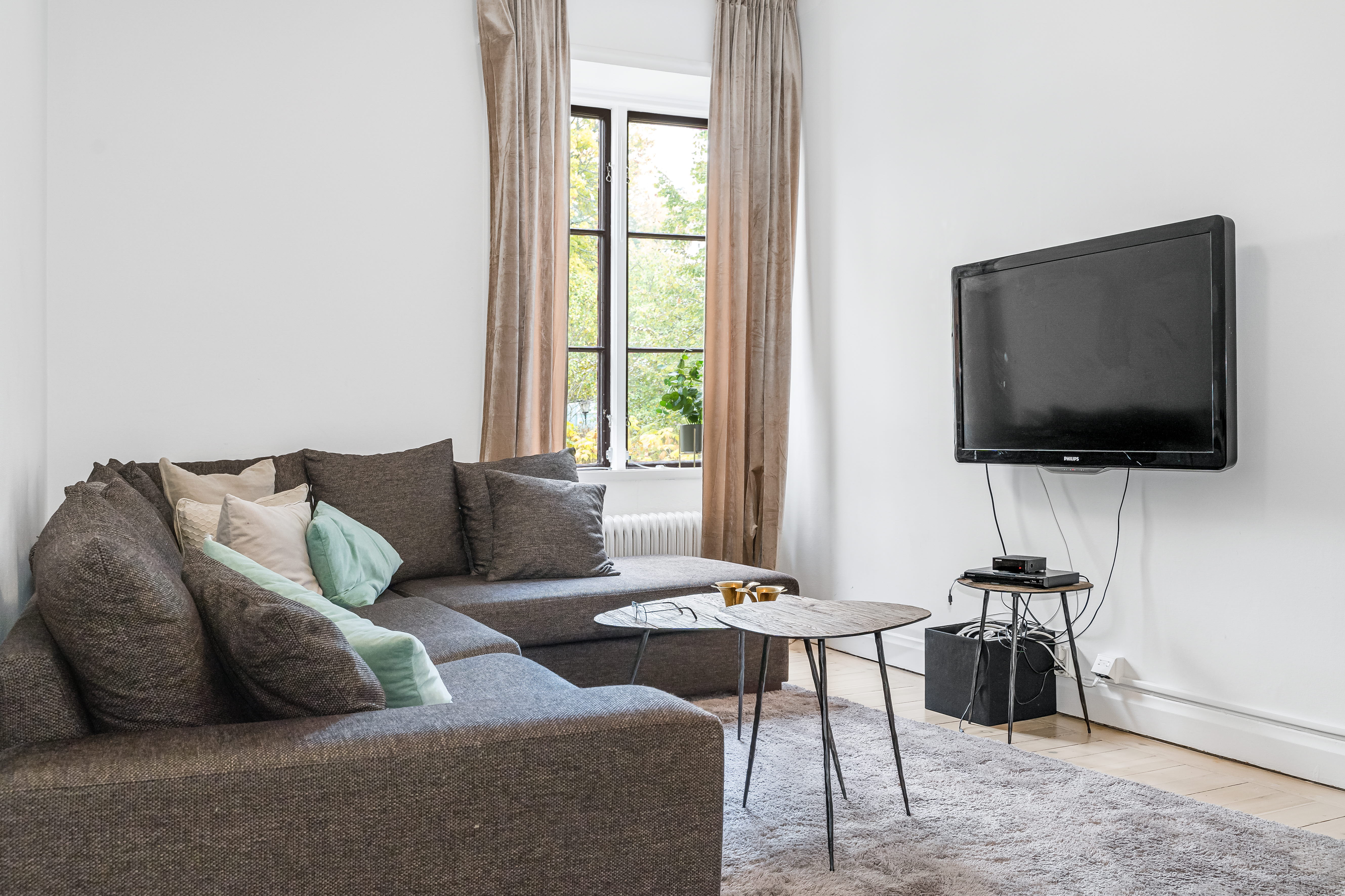 A living room filled with furniture and a flat screen tv