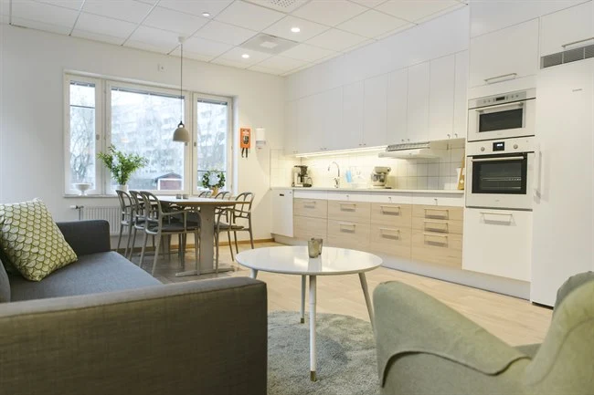 A room filled with furniture and a large window