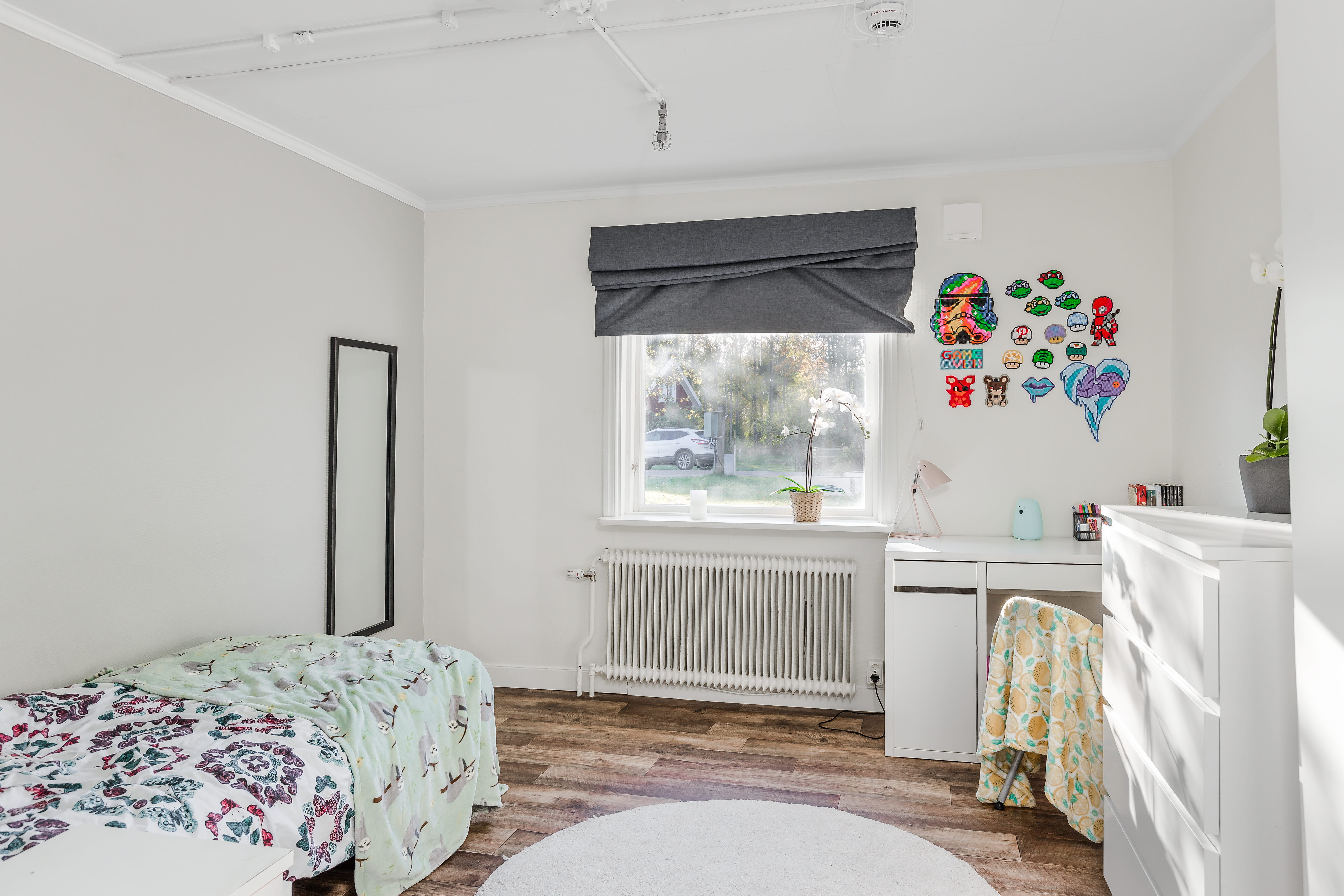 A bedroom with a bed in a room