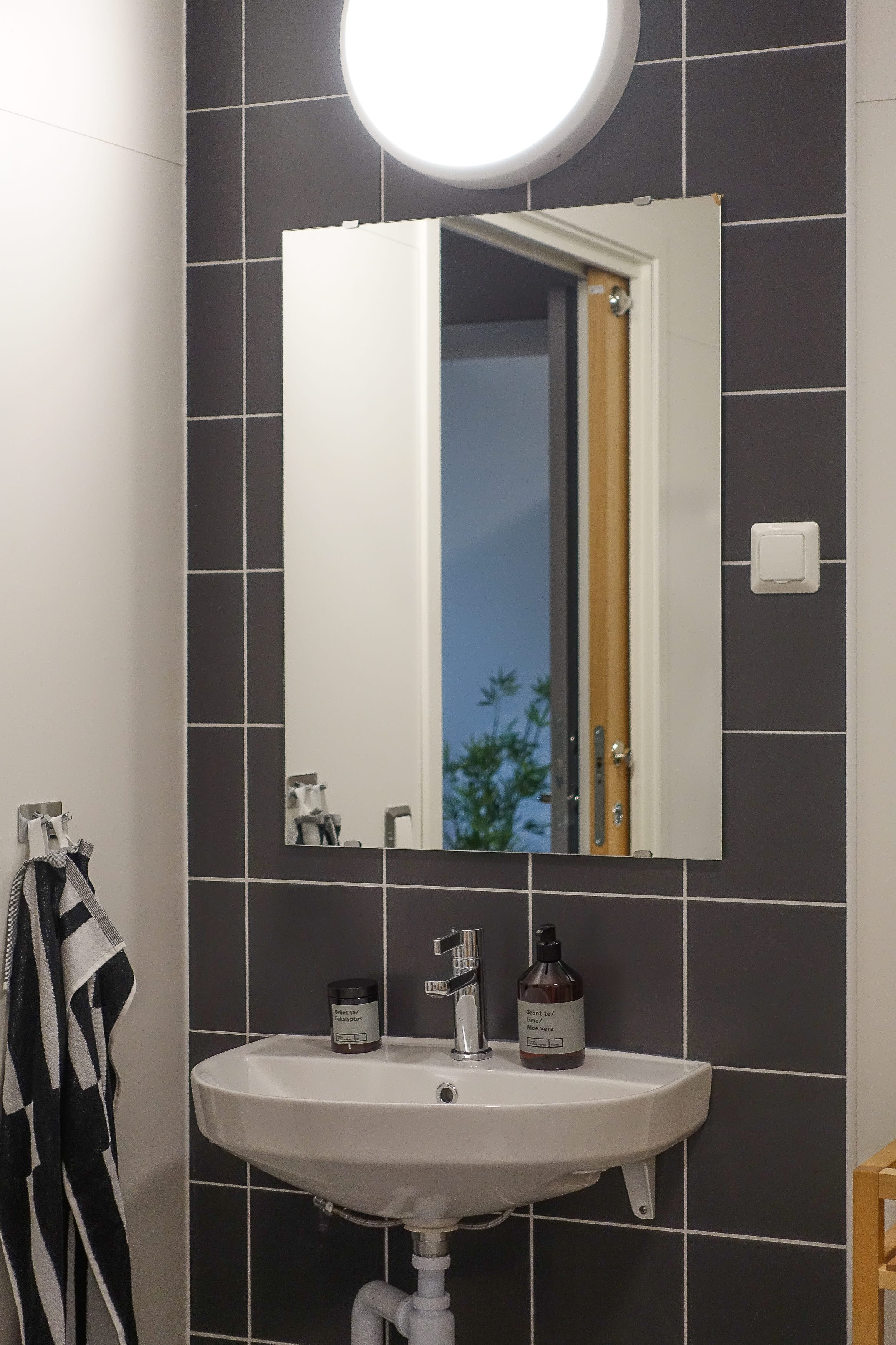 A room with a sink and a mirror