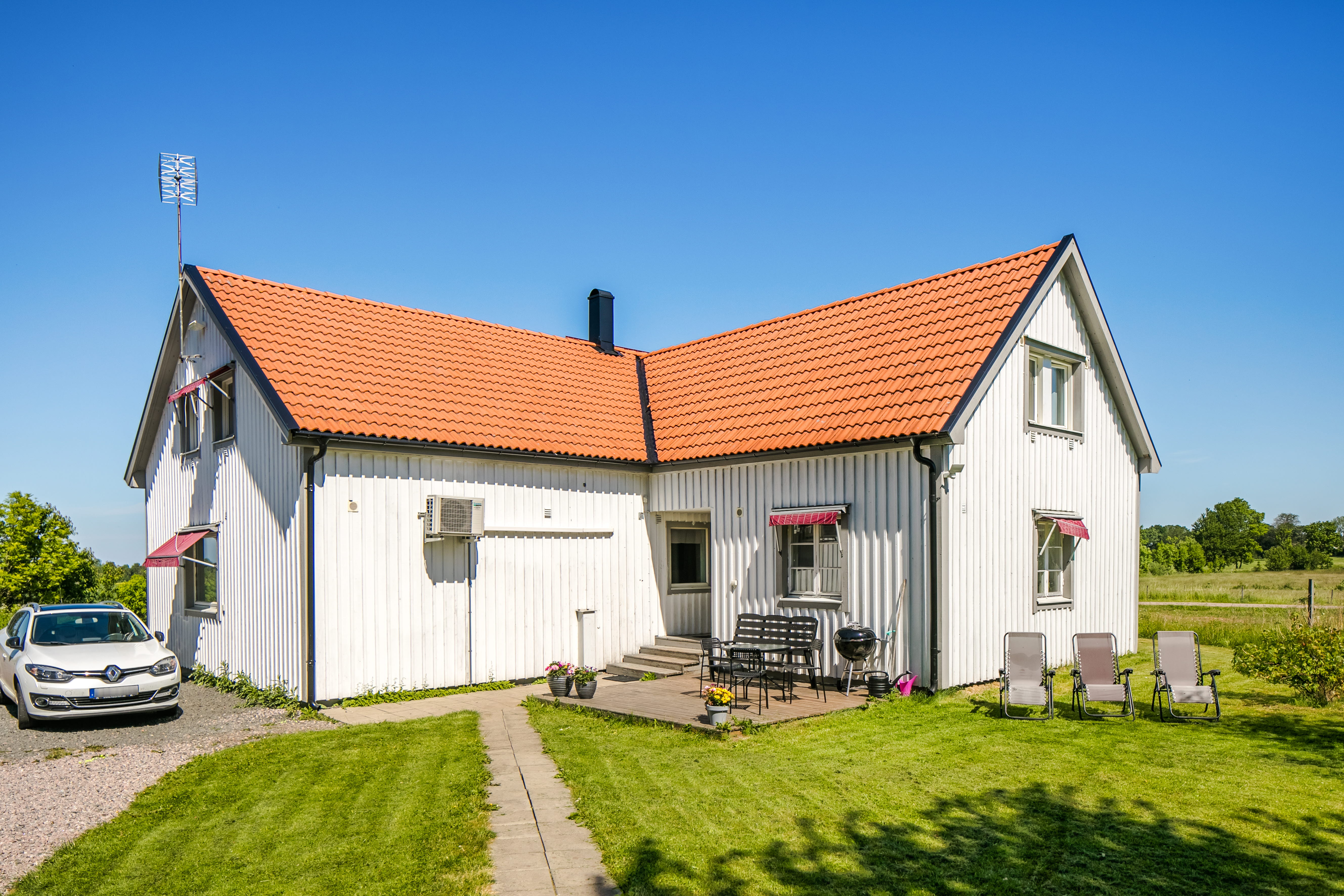A large lawn in front of a house