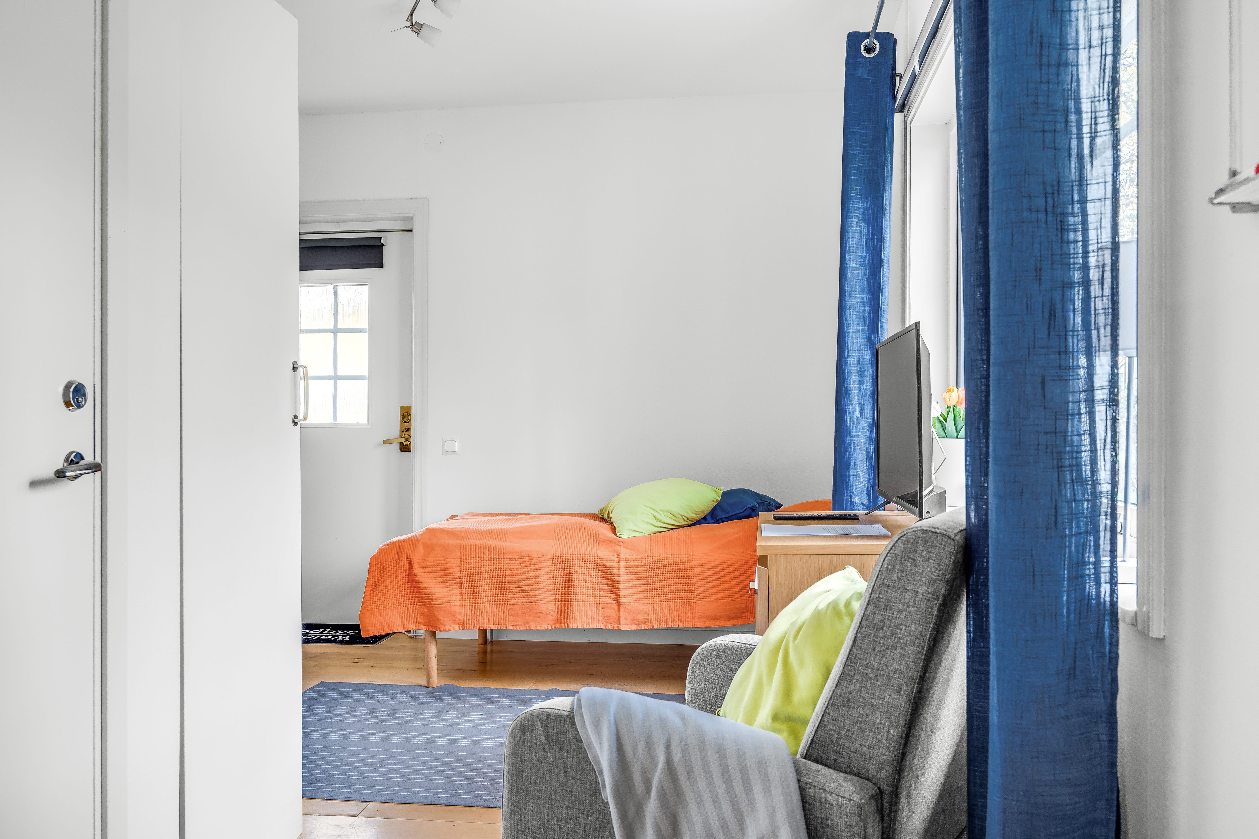 A room filled with furniture and a large window