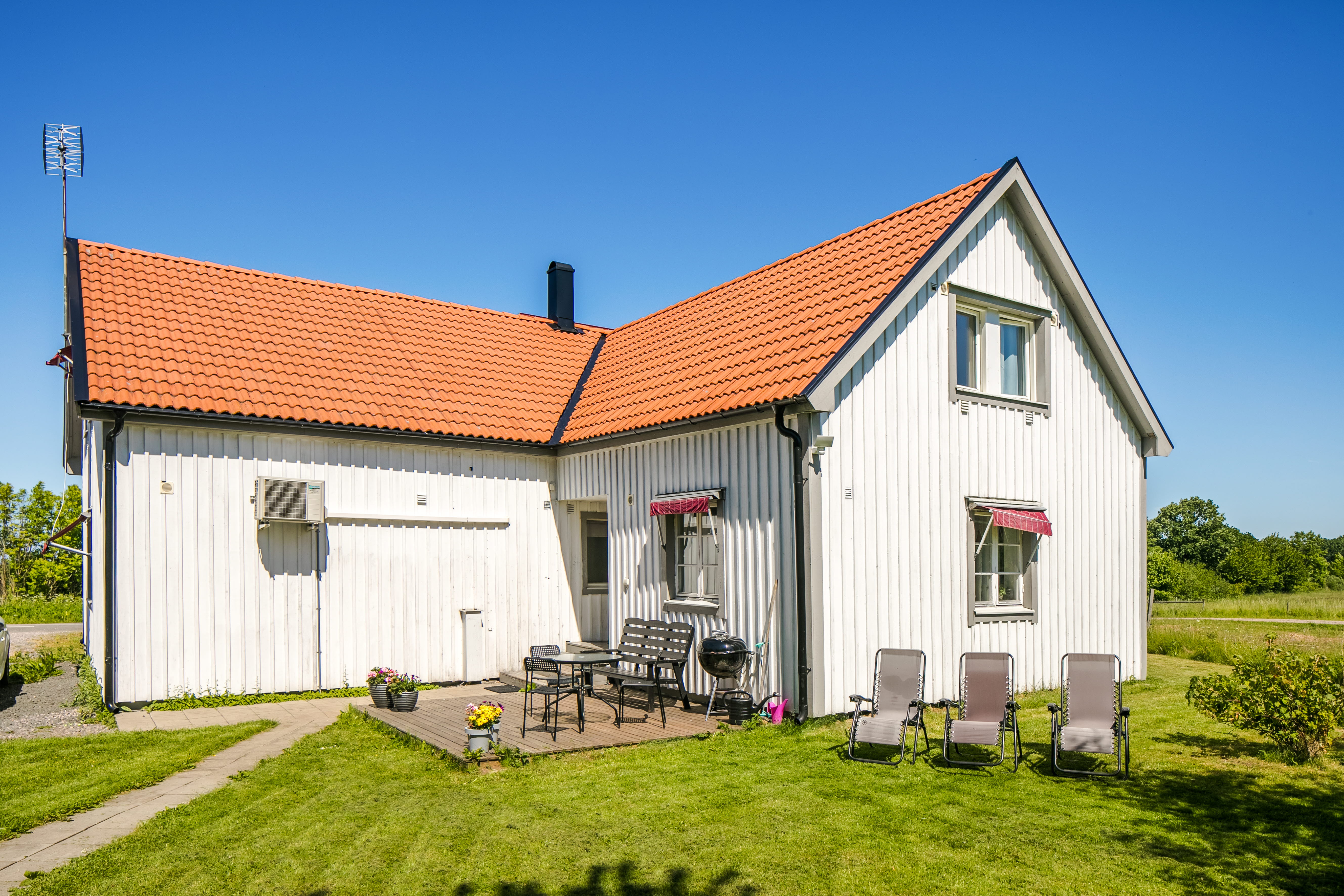 A large lawn in front of a house