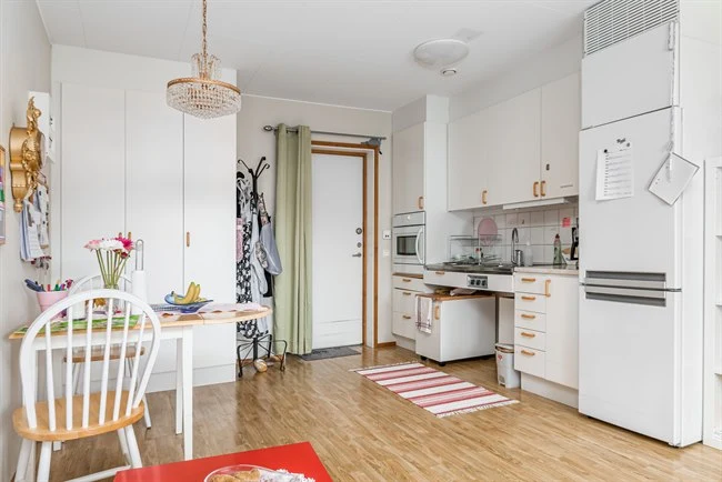 A kitchen with a dining room table
