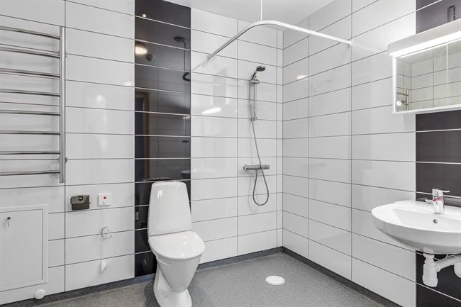 A sink and a mirror