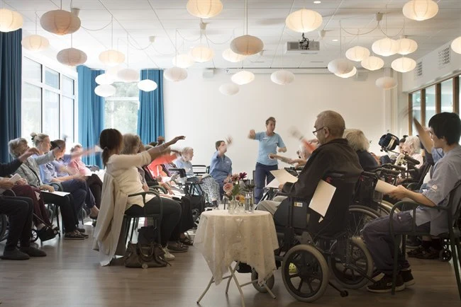 The elderly train gym together