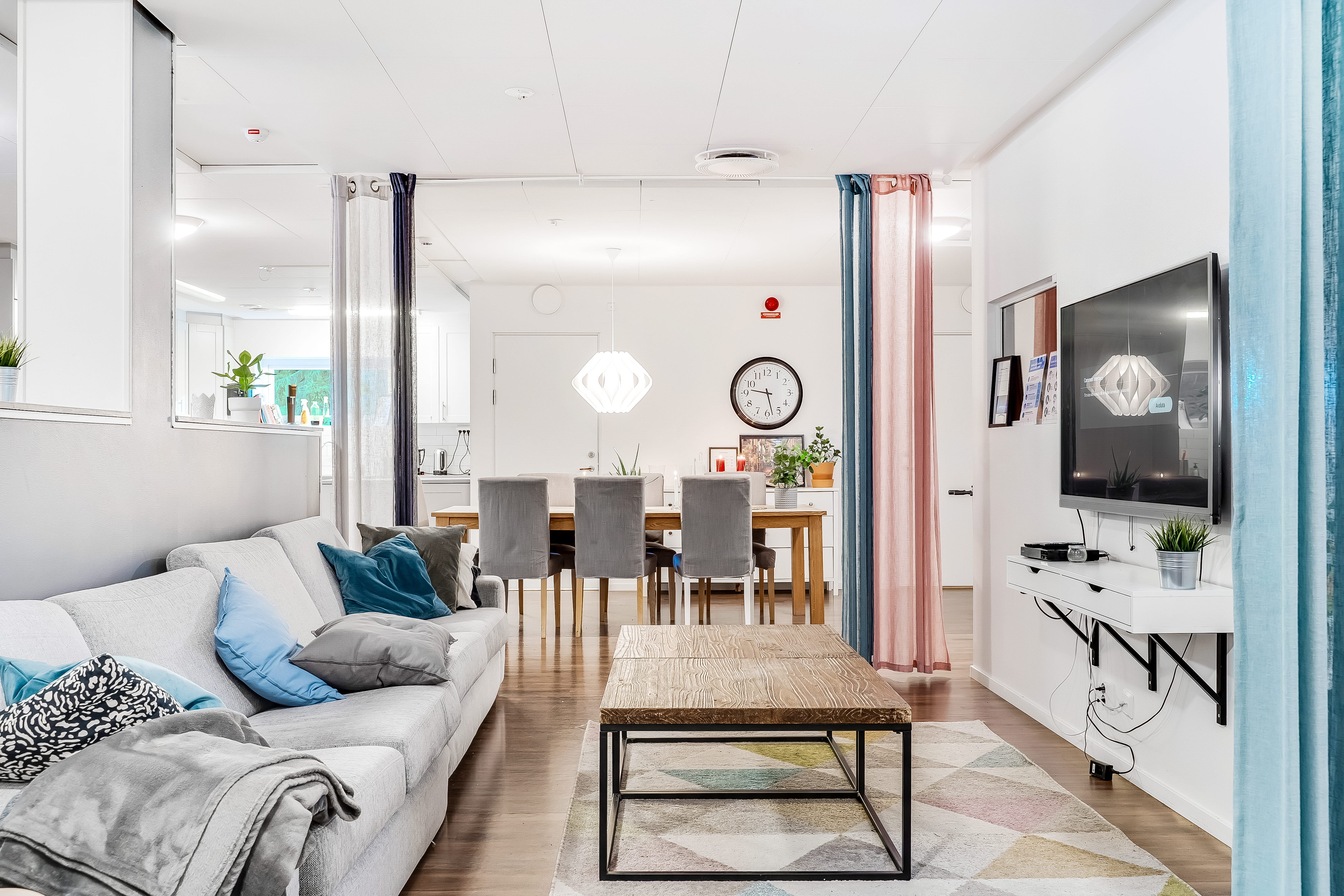 A room full of furniture