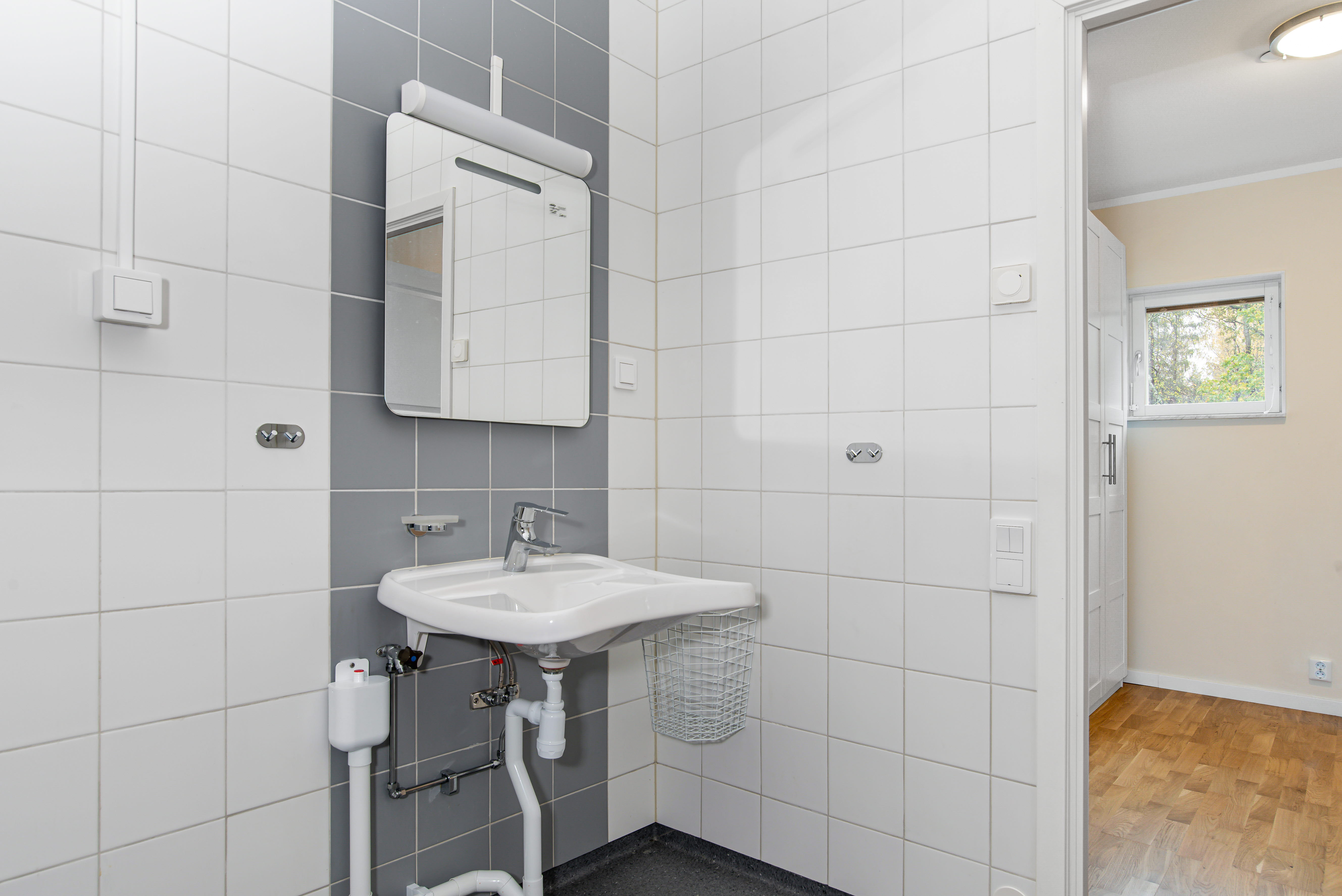 A room with a sink and a mirror