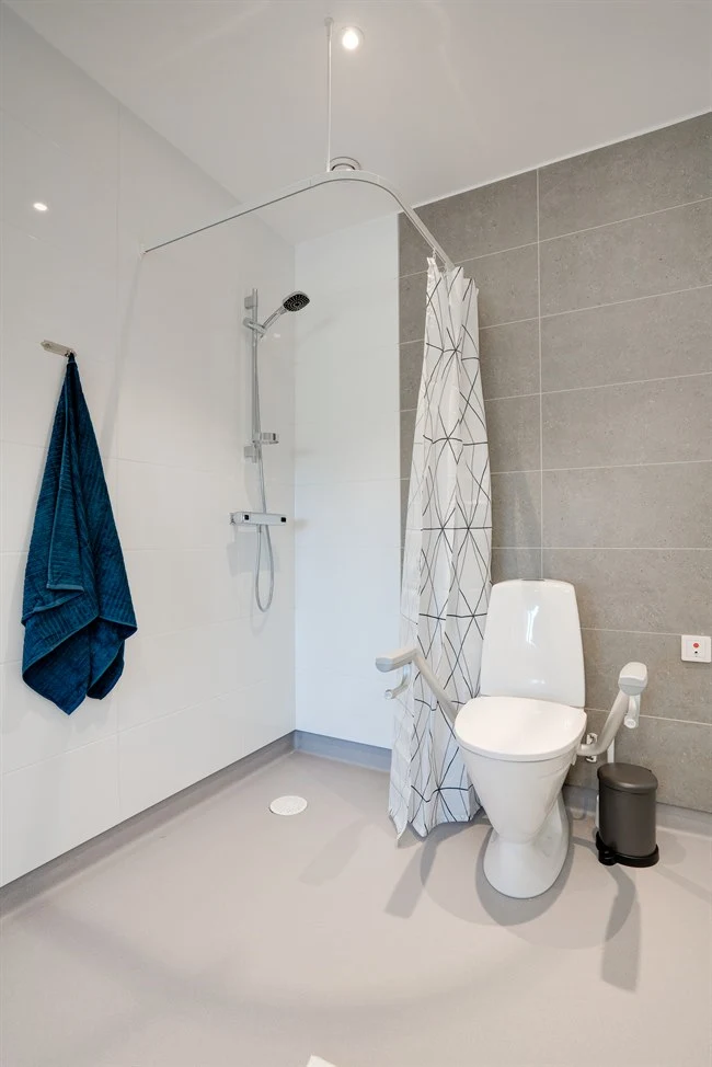A room with a sink and a mirror