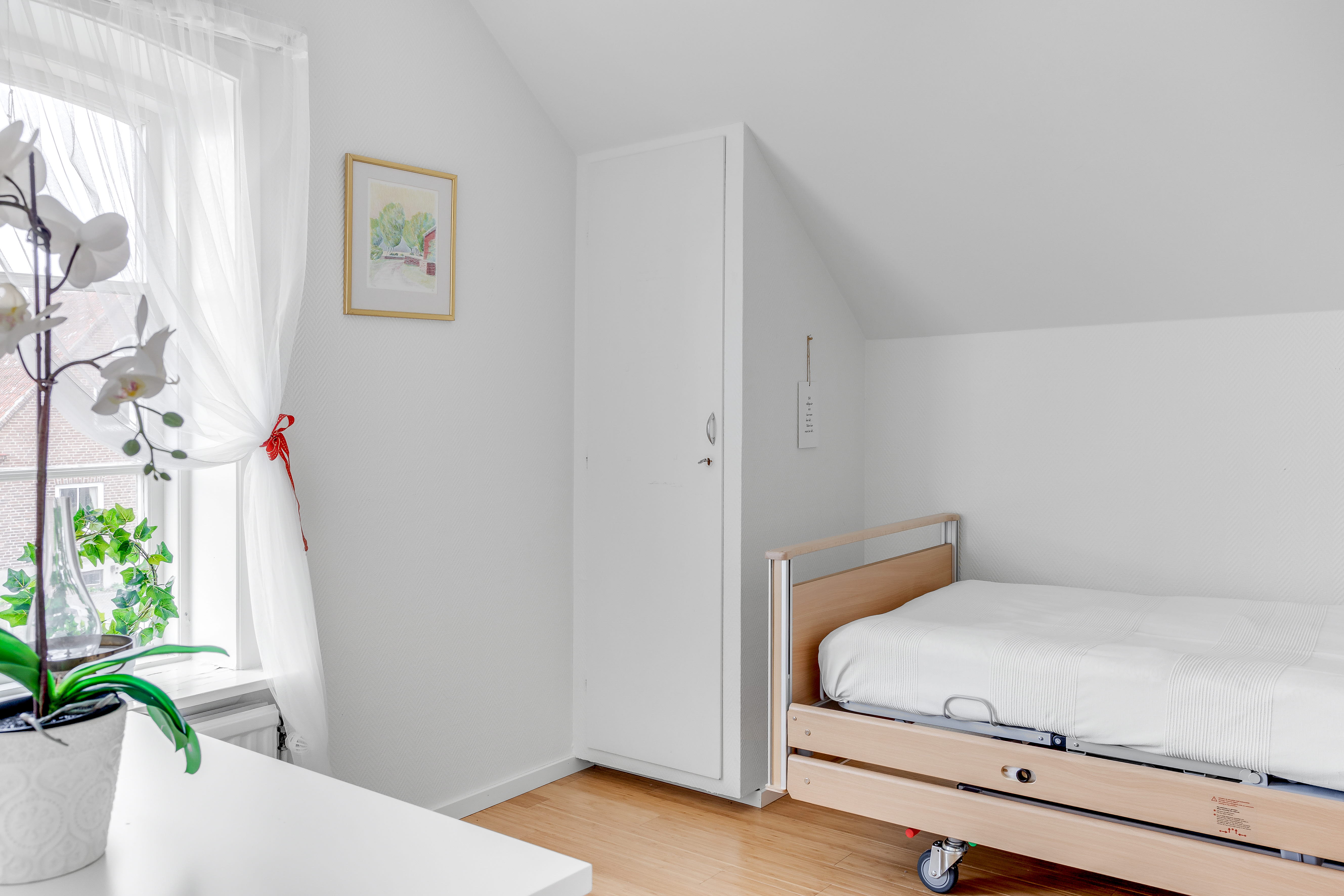 A bedroom with a bed and a mirror