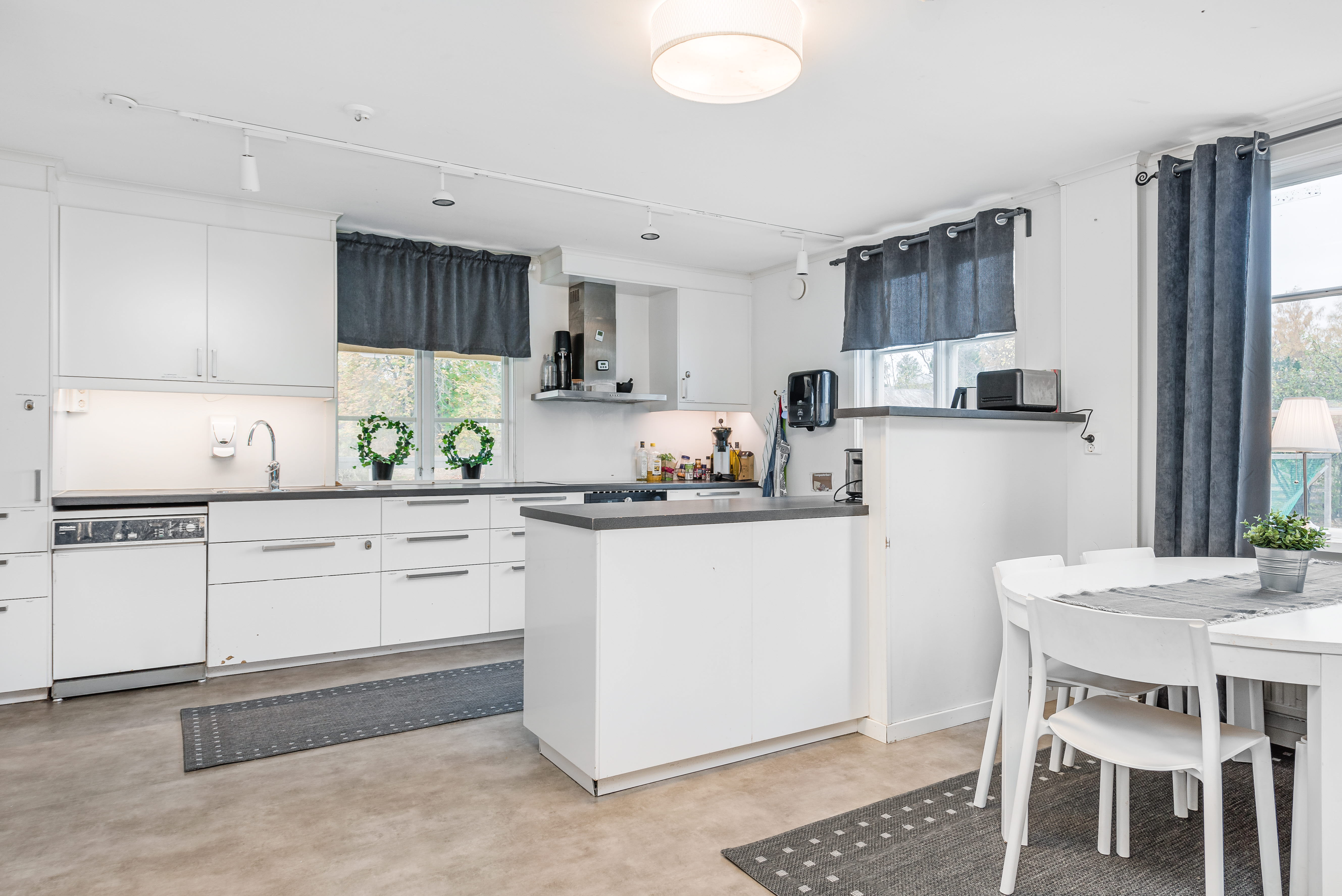 A kitchen with an island in the middle of a room