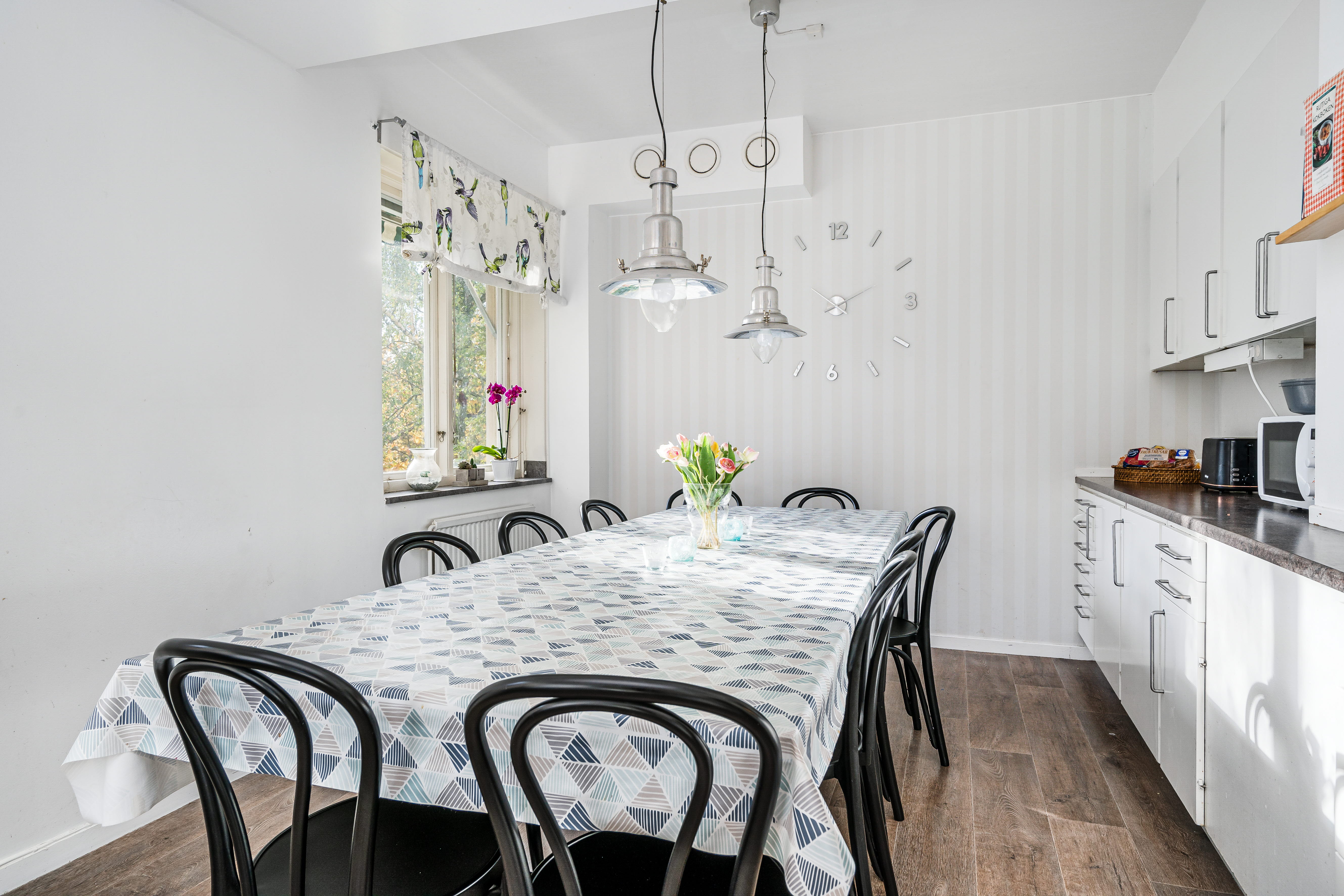 A kitchen with a dining room table
