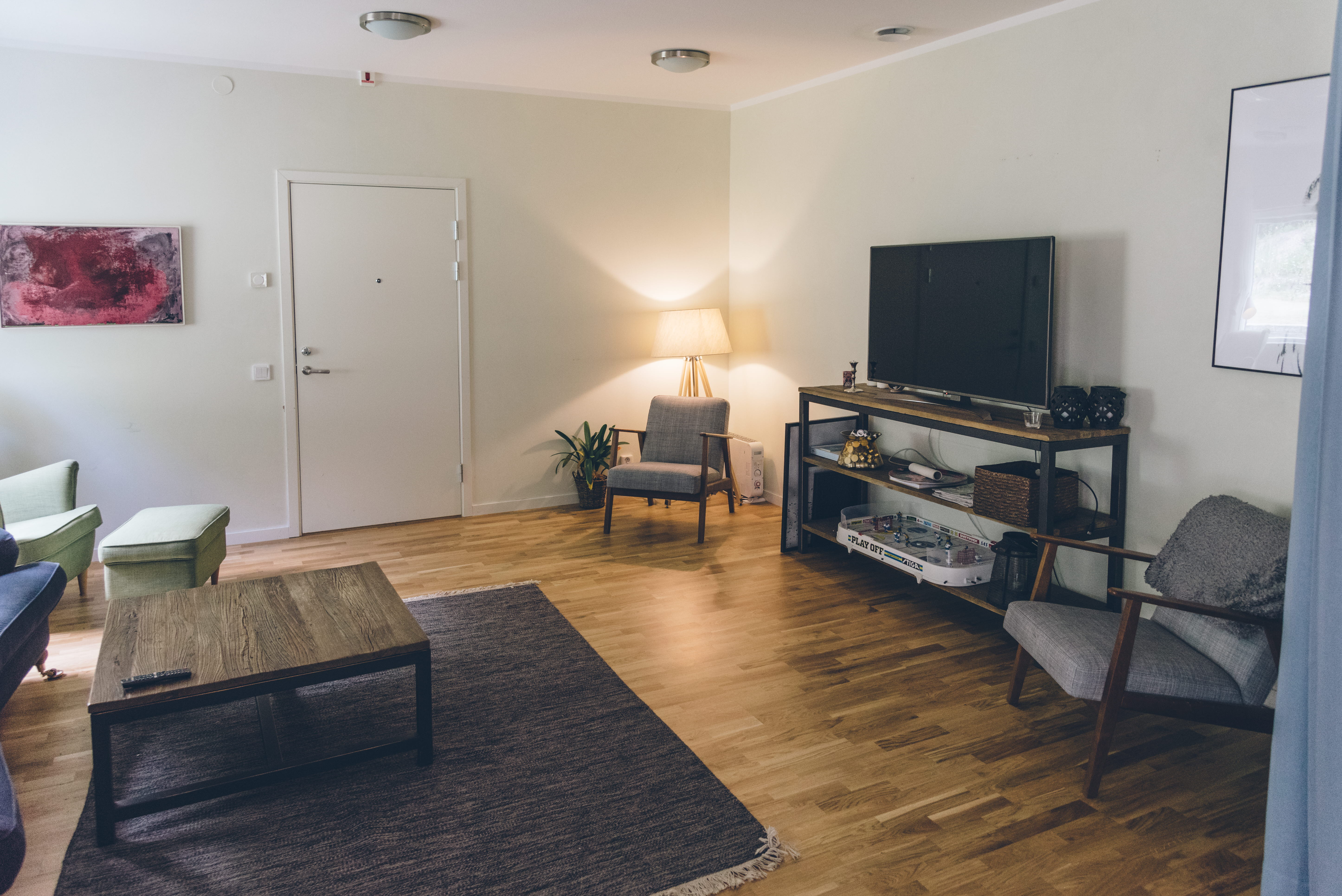 A living room filled with furniture and a flat screen tv