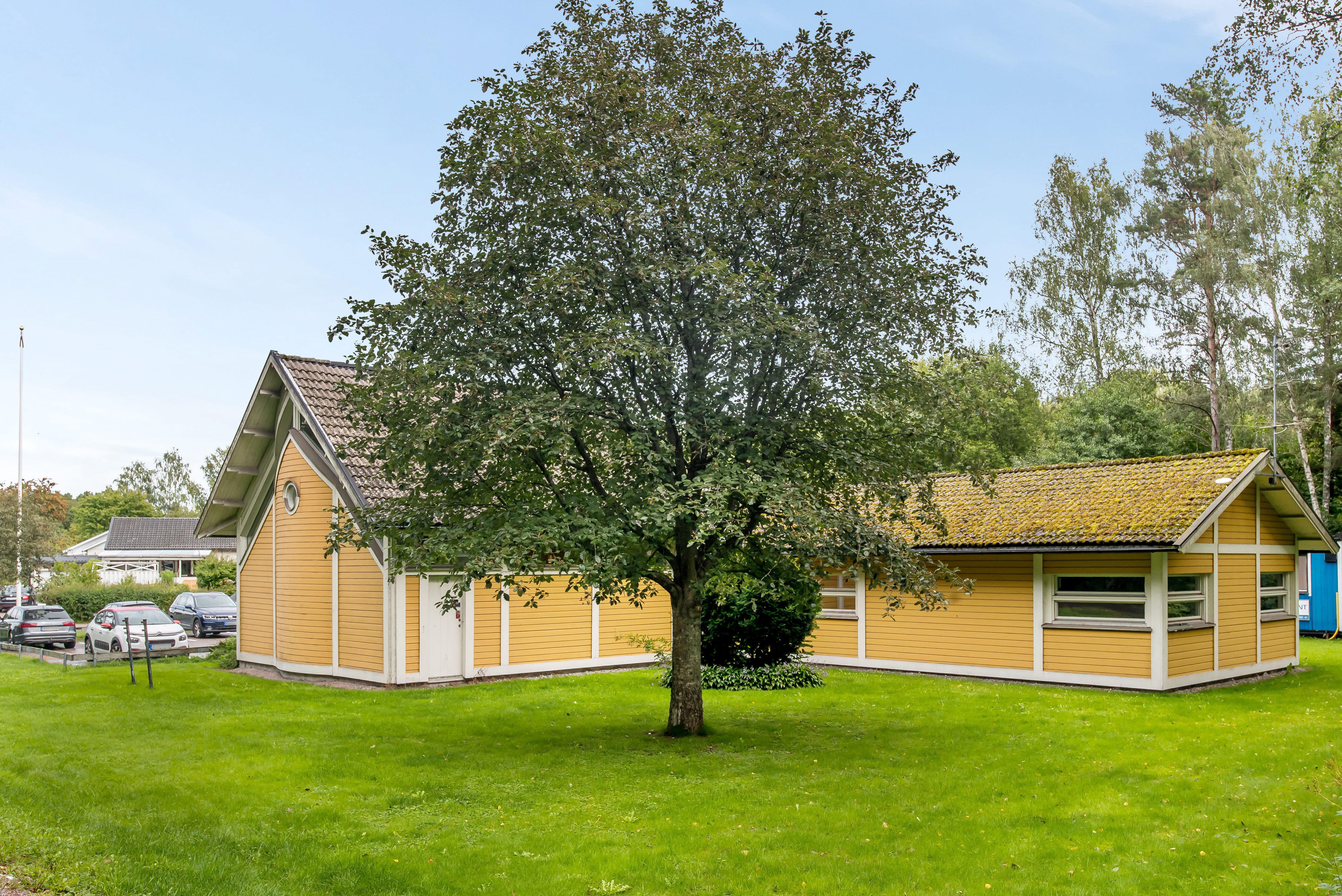 A large lawn in front of a house