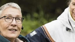 Två kvinnor i samtal