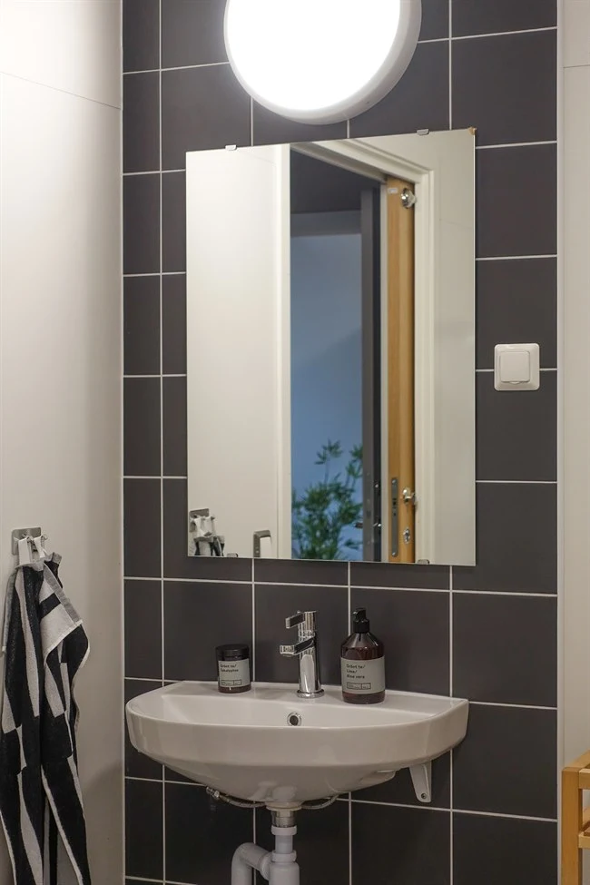 A room with a sink and a mirror
