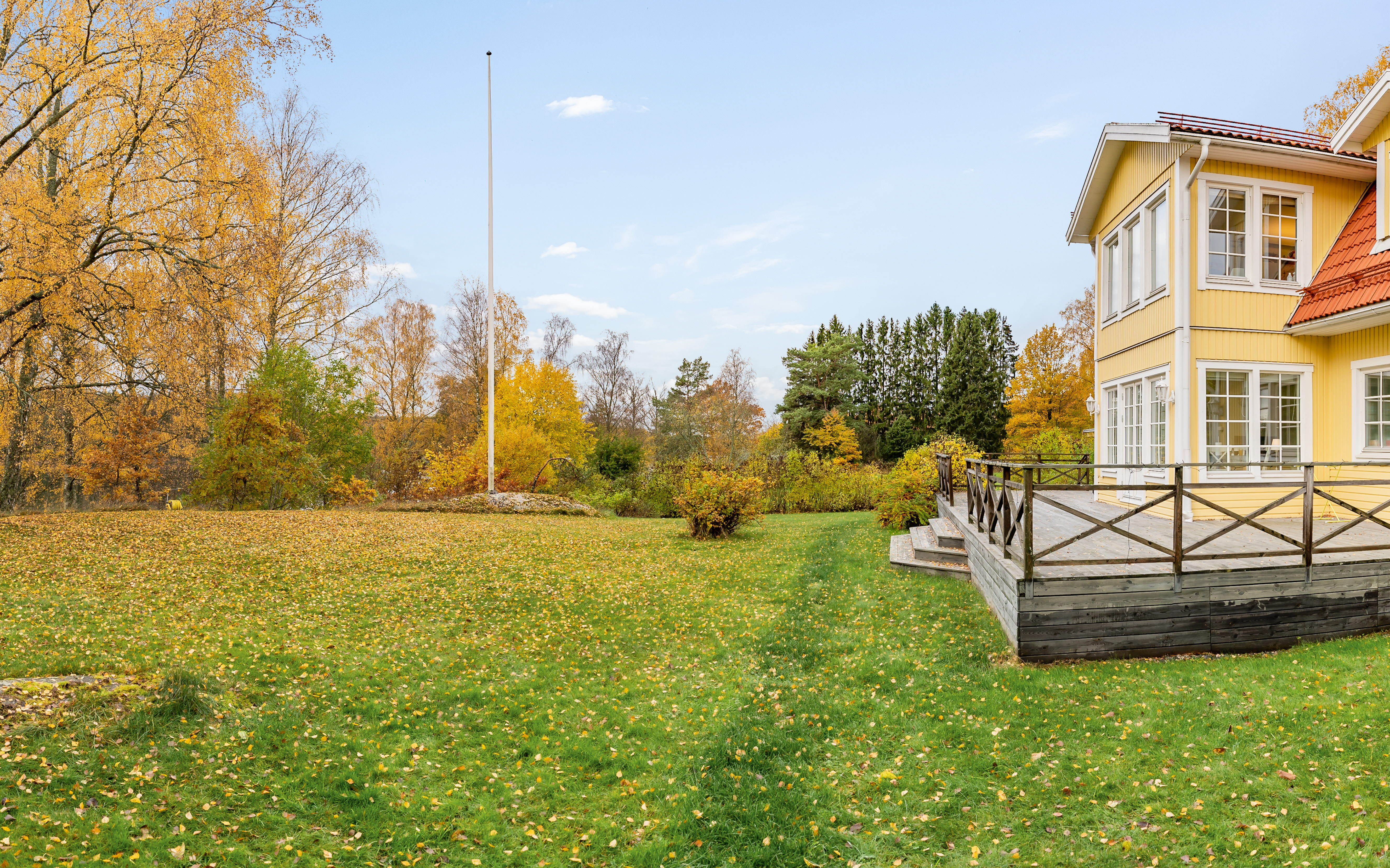 A large lawn in front of a house