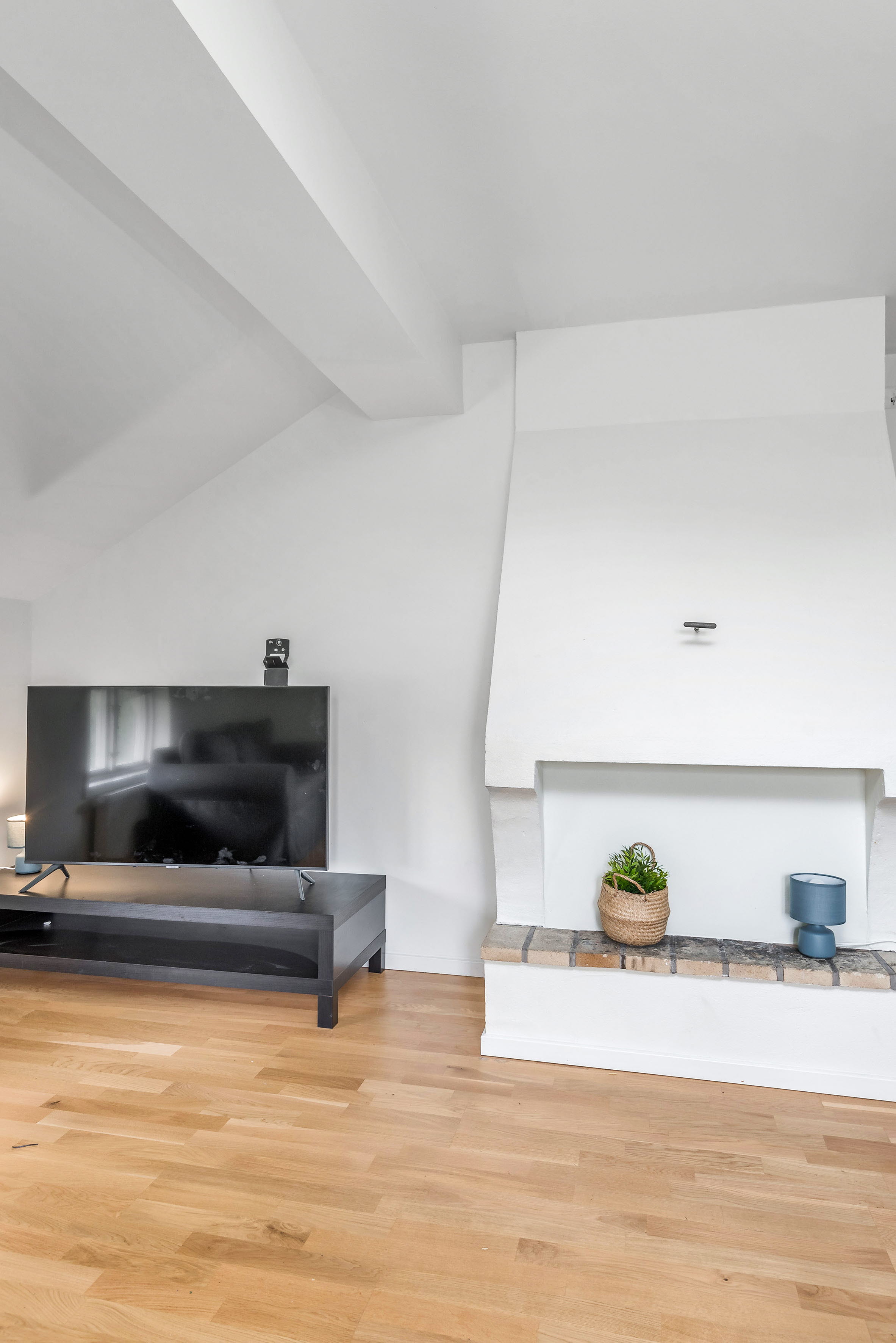 A view of a living room